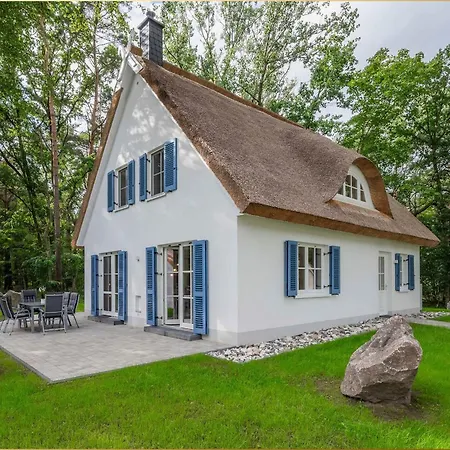 Fischerdorf Im Kiefernwaeldchen
